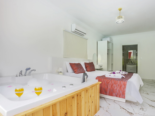  gece  -  Kasım
  | Kalkan İslamlar'da Jakuzili, Muhafazakar Villa: Doğayla İç İçe Tatil
